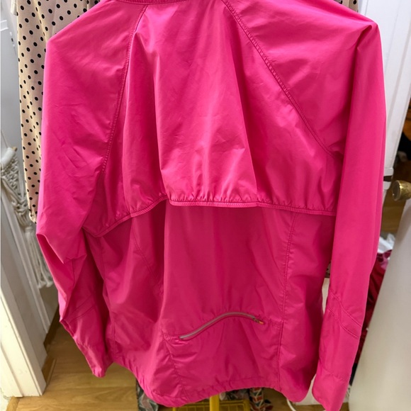 Athletic apparel - Picture 4 of 6